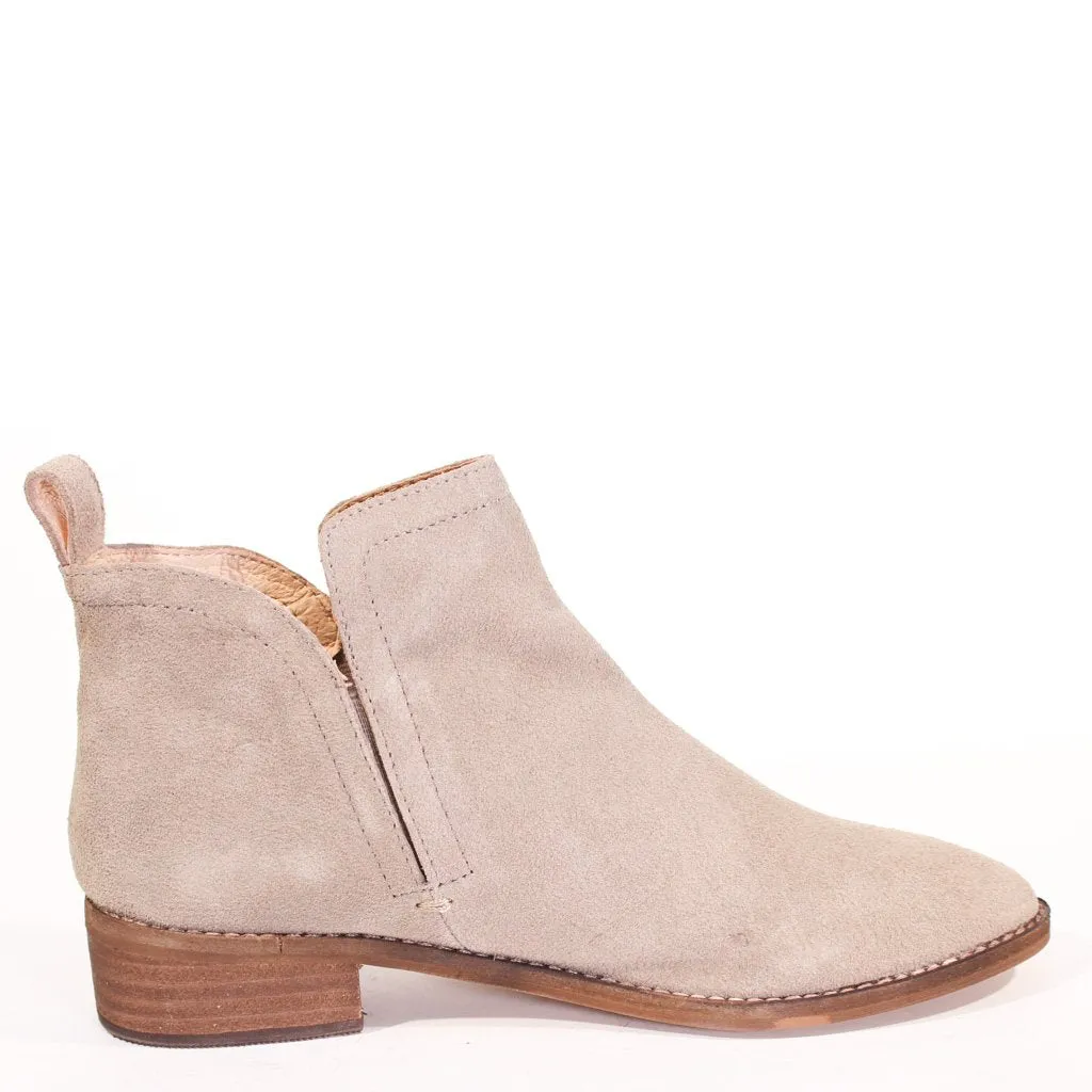 Kelly Chelsea Boots